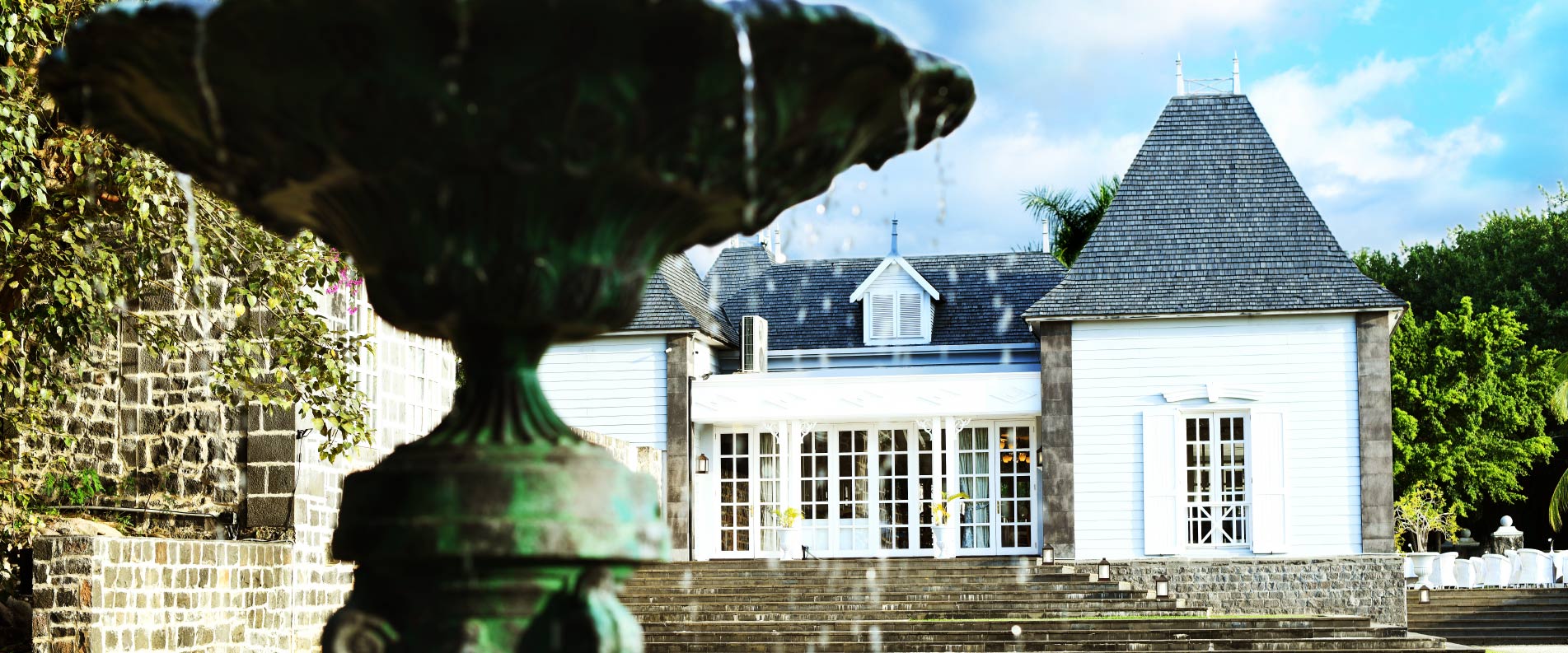 1903×793-chateau-day